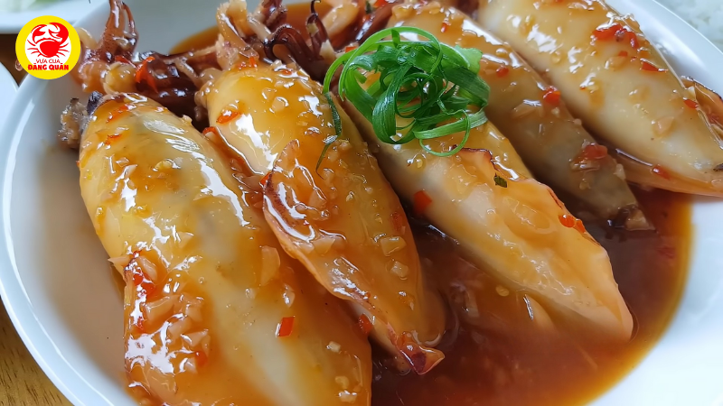 Mực nhồi thịt chiên nước mắm tỏi ớt