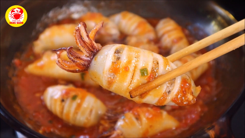 Mực ống nhồi thịt sốt cà chua đậm đà