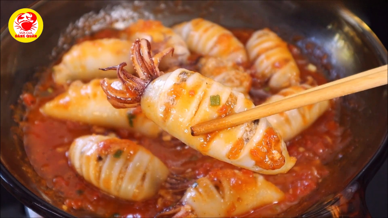 Mực nhồi thịt sốt cà chua - Vị ngon kinh điển
