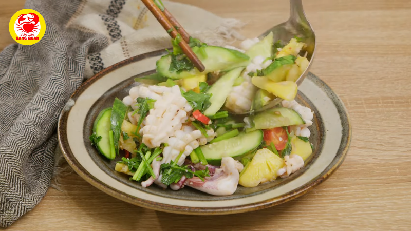 Mực ống xào dưa leo (dưa chuột)